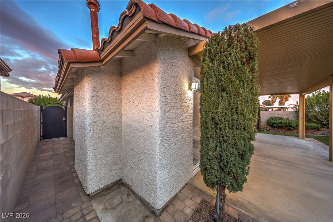 8233 West Rochelle Avenue