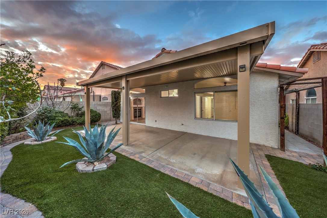 8233 West Rochelle Avenue