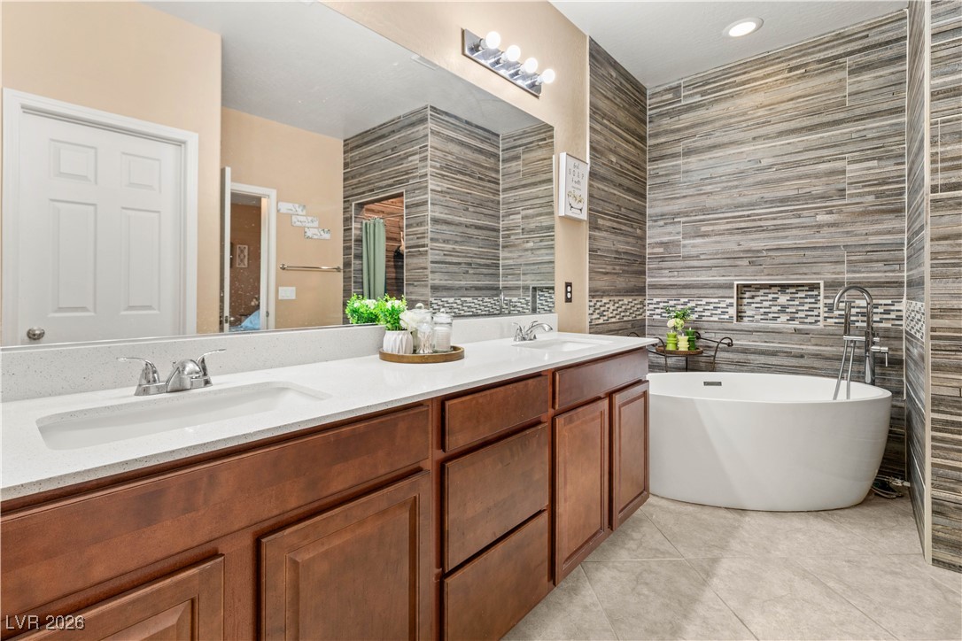 5776 Silver Cascade Avenue