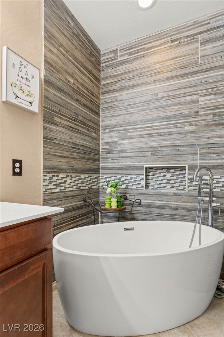 5776 Silver Cascade Avenue