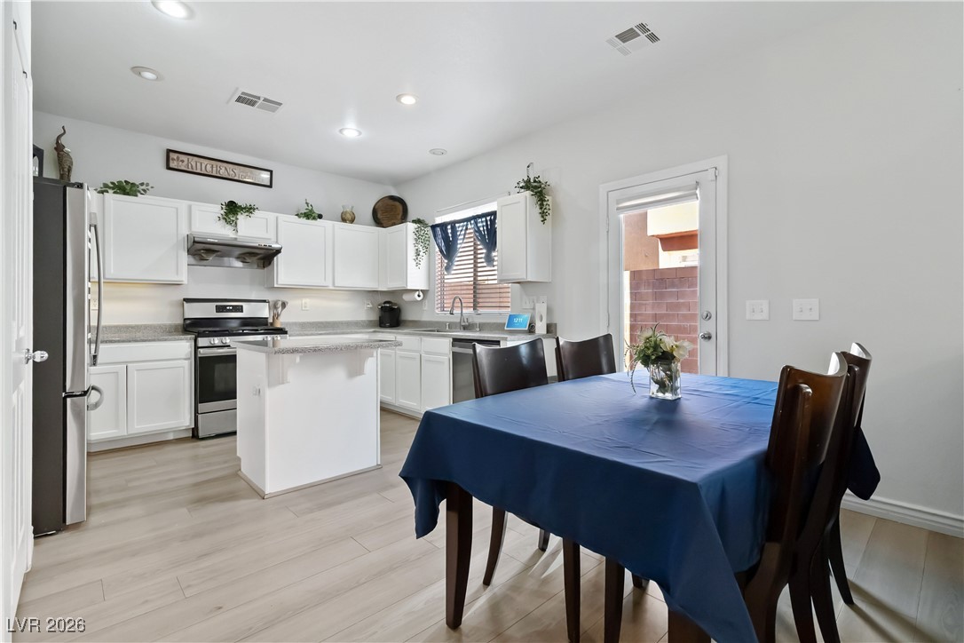 8908 Cambridge Glen Court