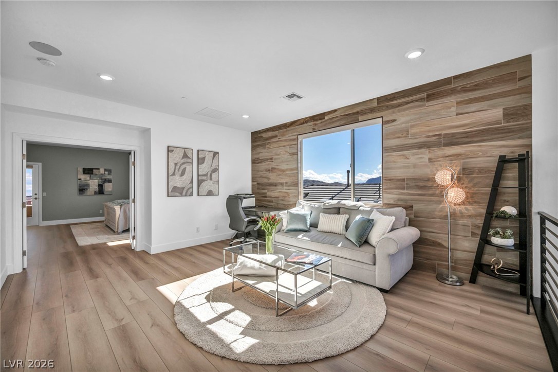 390 Coastal Redwood Street