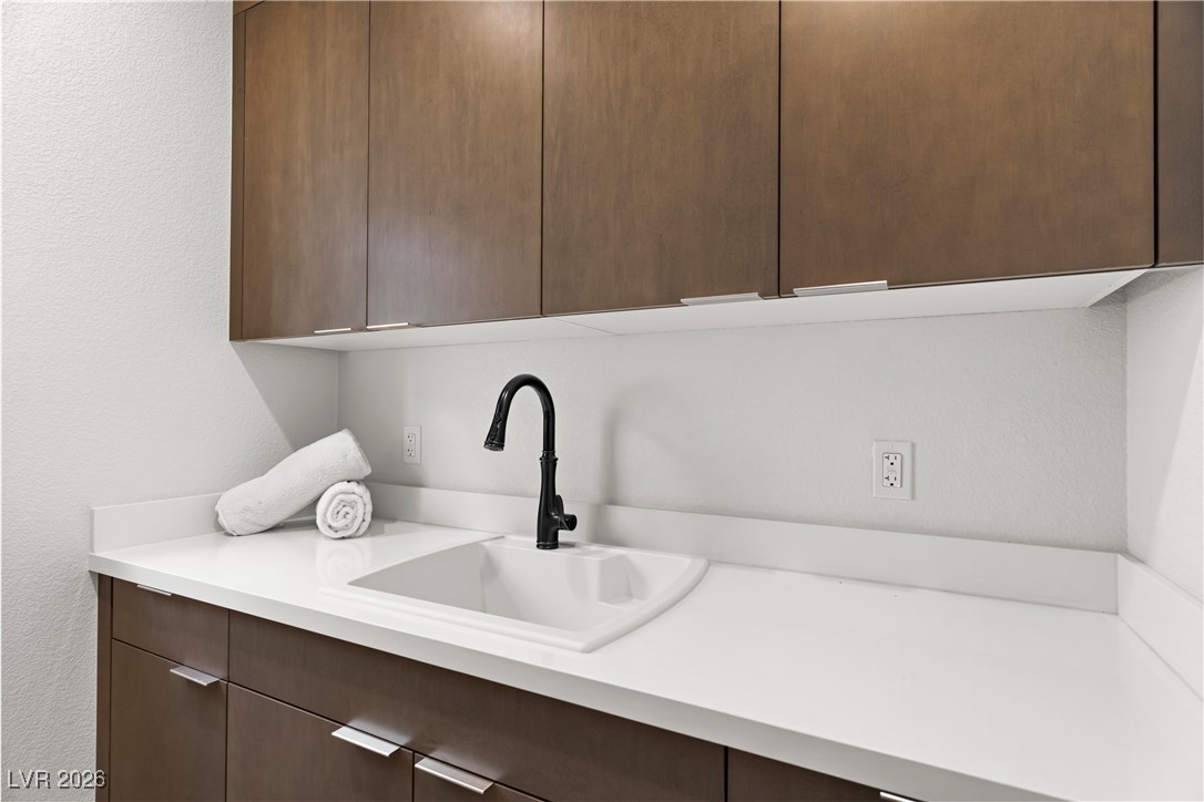 10125 Sequoia Glen Avenue