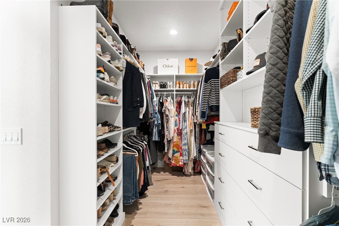 10125 Sequoia Glen Avenue