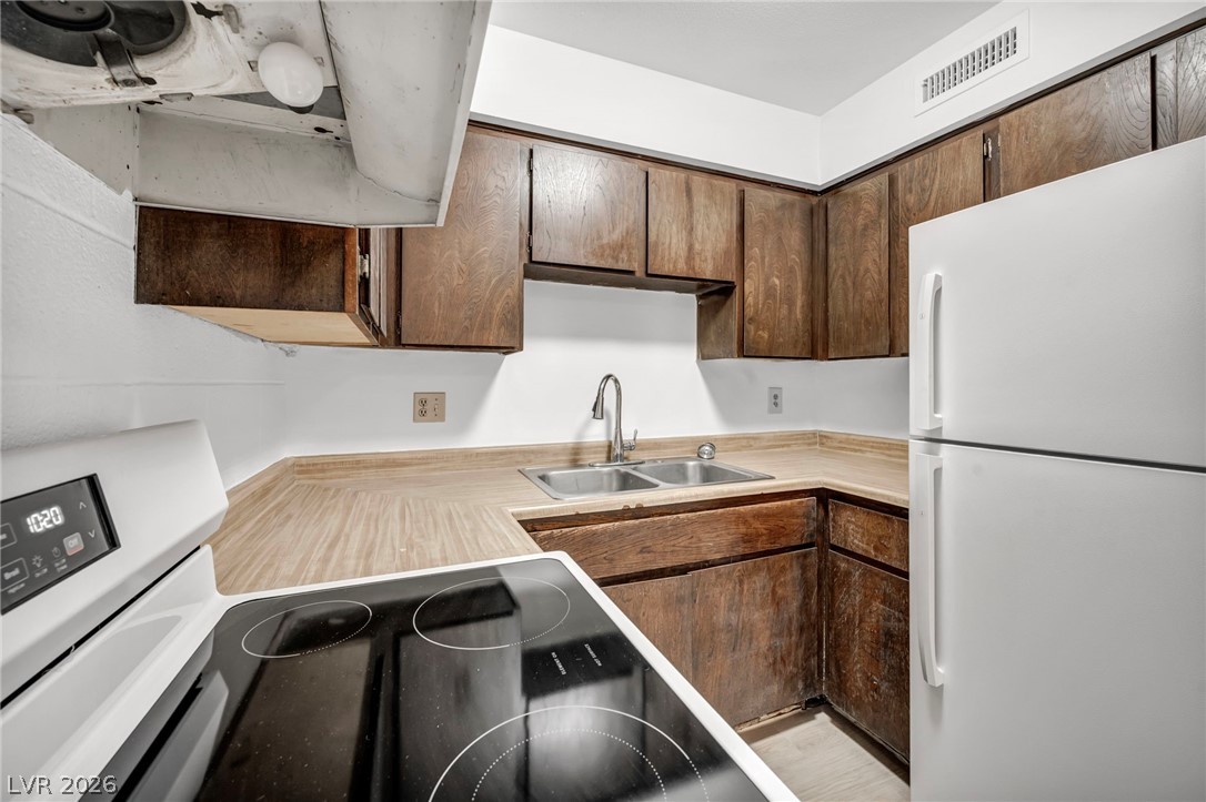 605 South Royal Crest Circle 9