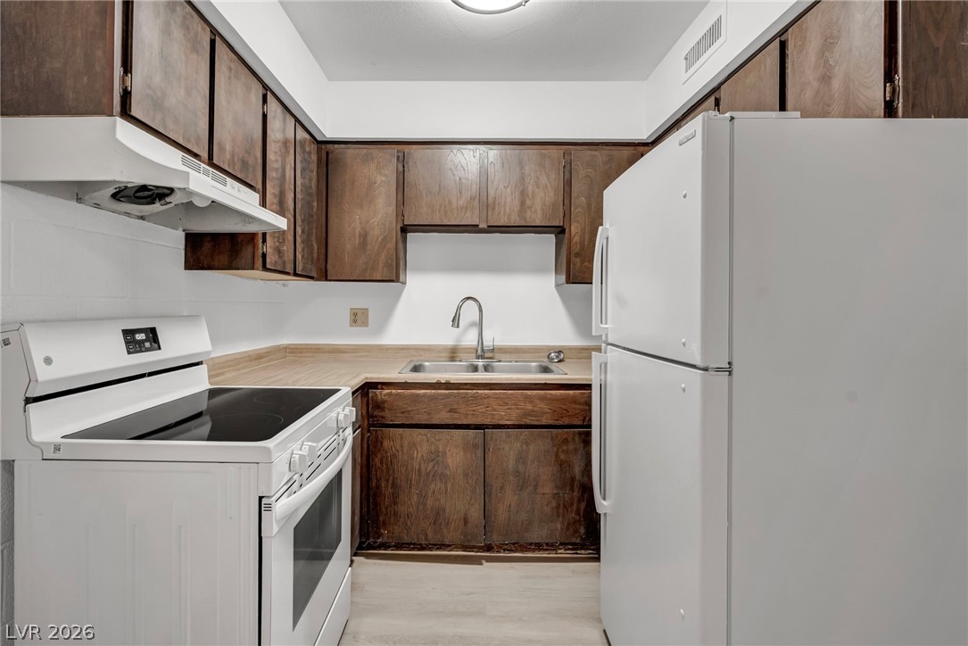 605 South Royal Crest Circle 9