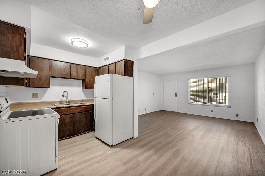 605 South Royal Crest Circle 9