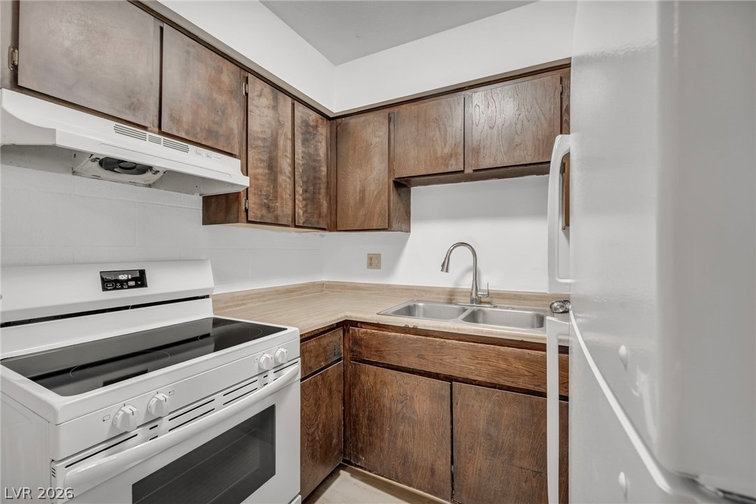 605 South Royal Crest Circle 9