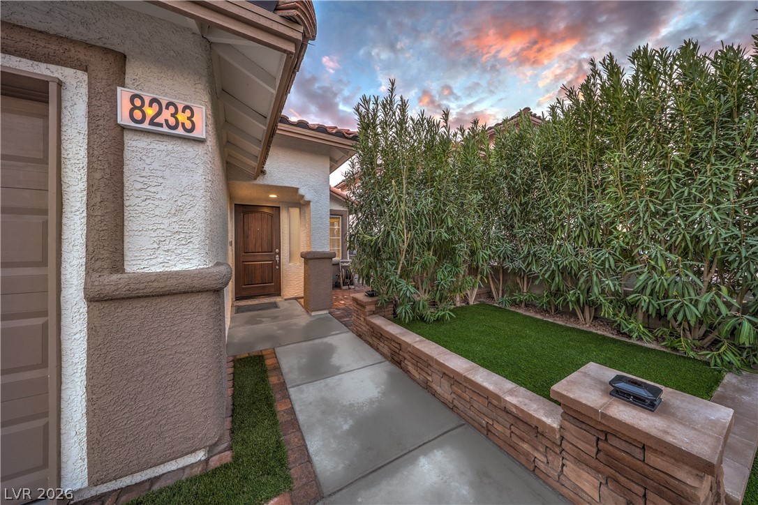 8233 West Rochelle Avenue