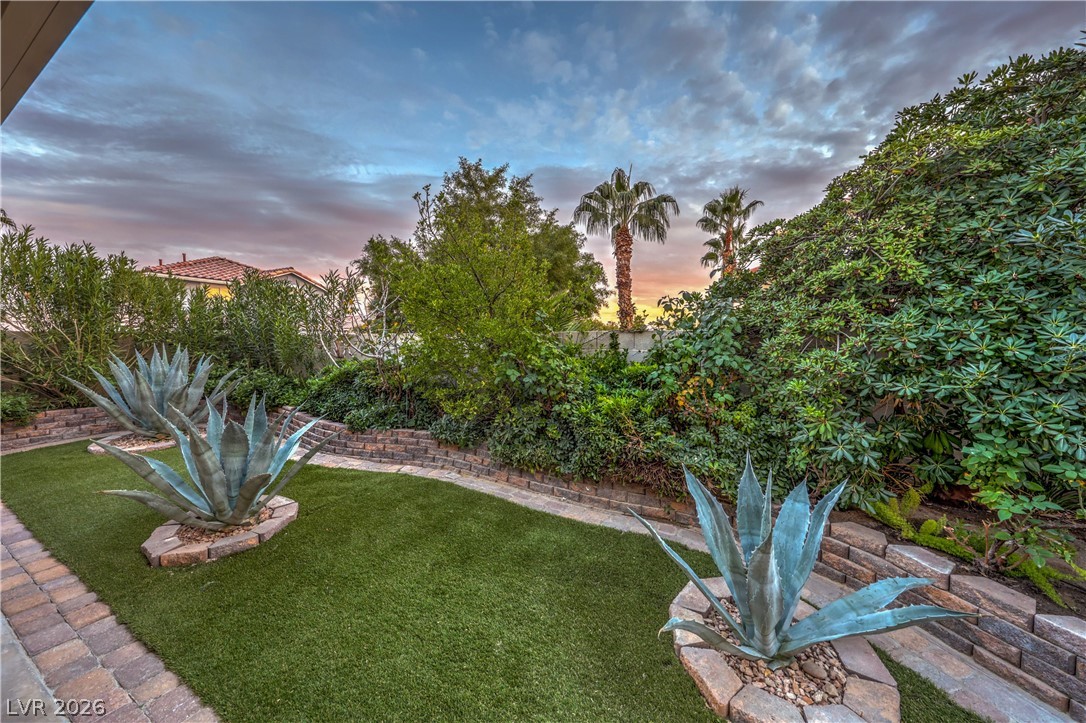 8233 West Rochelle Avenue