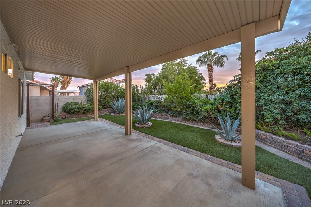 8233 West Rochelle Avenue