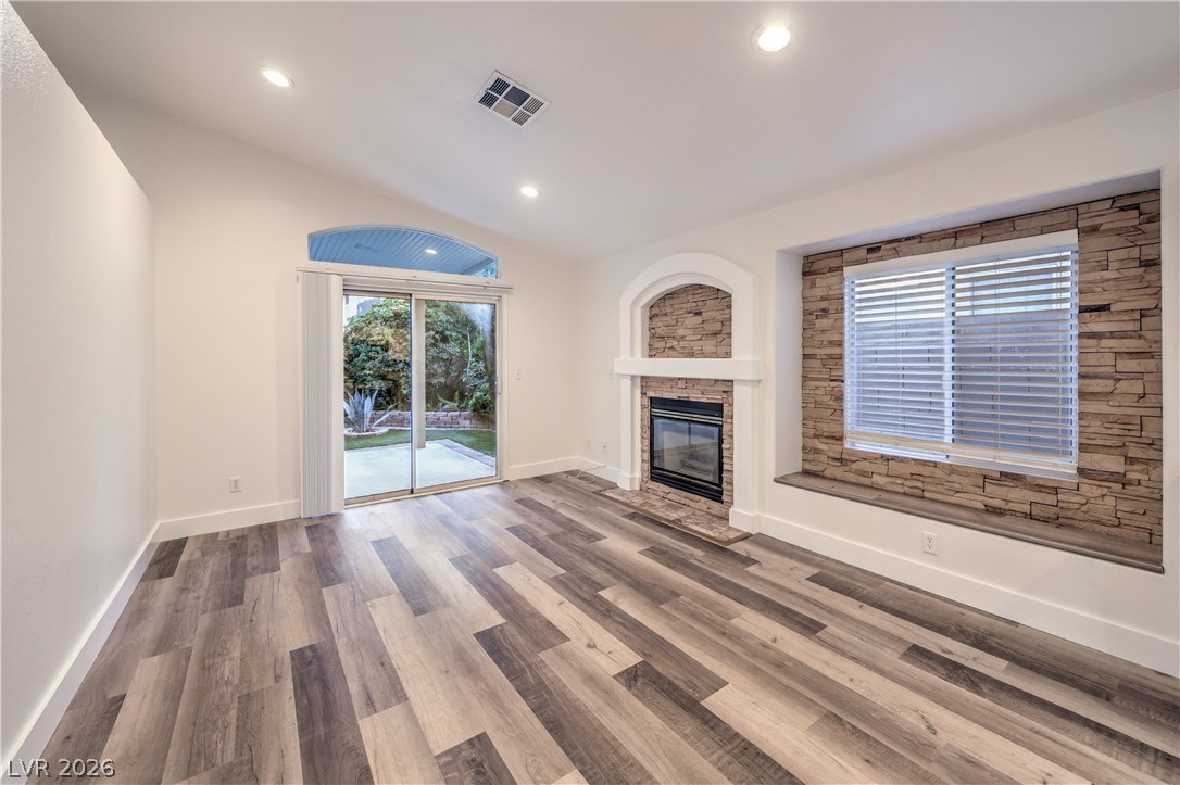 8233 West Rochelle Avenue