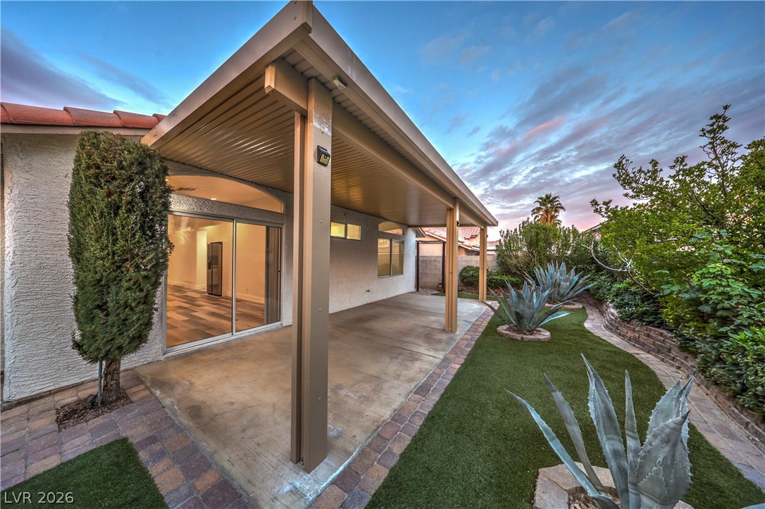 8233 West Rochelle Avenue