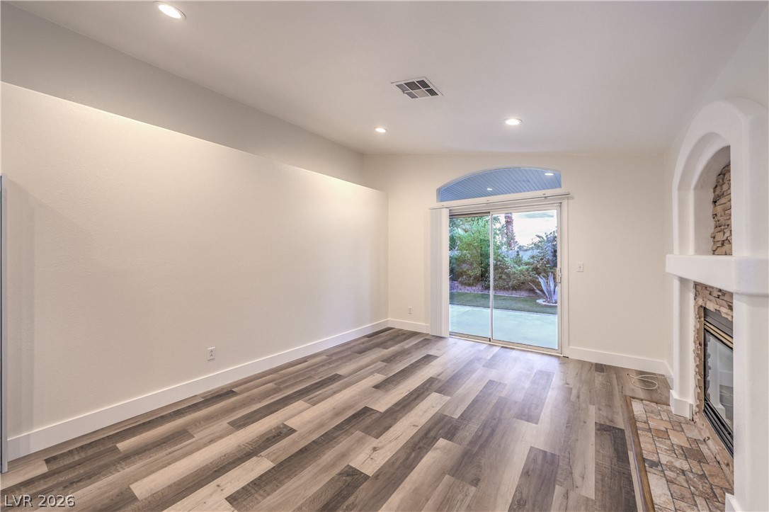 8233 West Rochelle Avenue