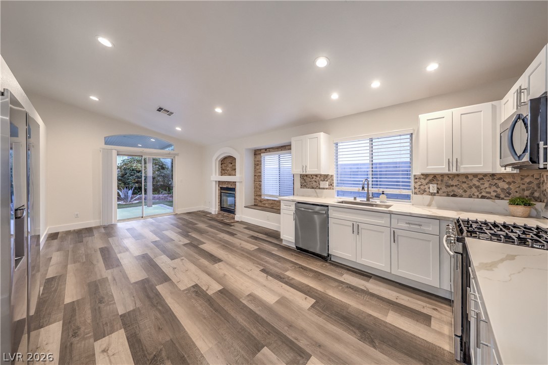 8233 West Rochelle Avenue