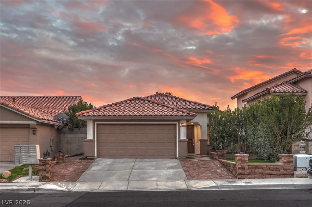 8233 West Rochelle Avenue