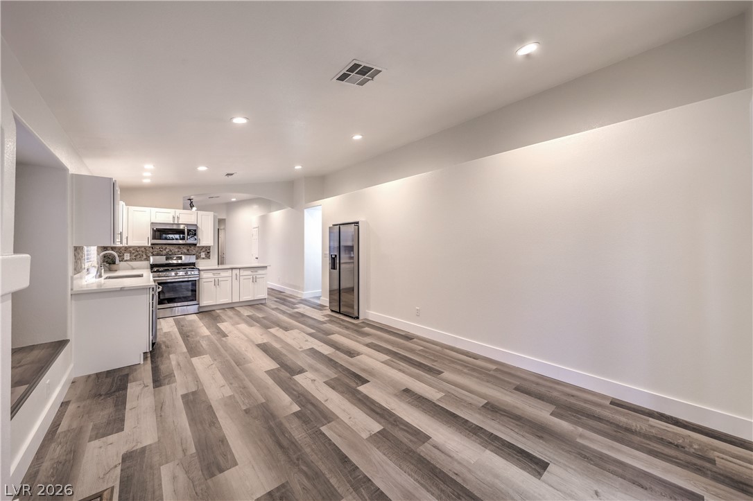 8233 West Rochelle Avenue