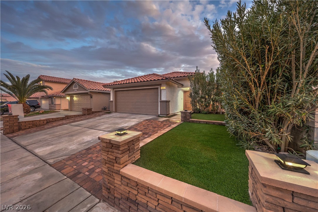 8233 West Rochelle Avenue