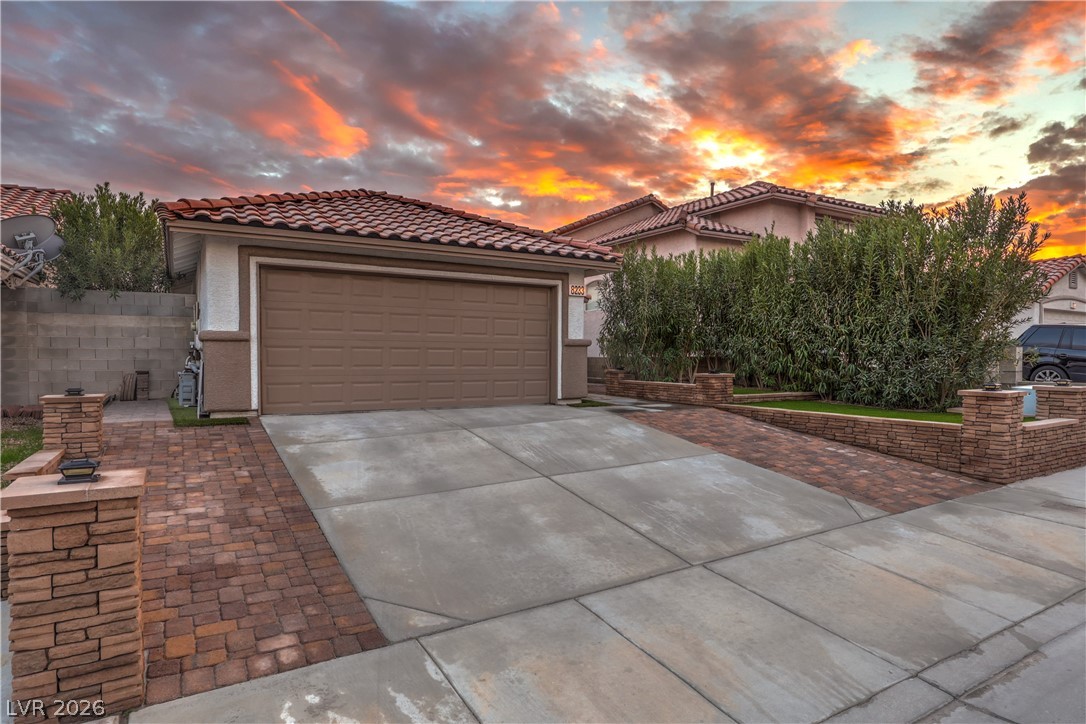 8233 West Rochelle Avenue