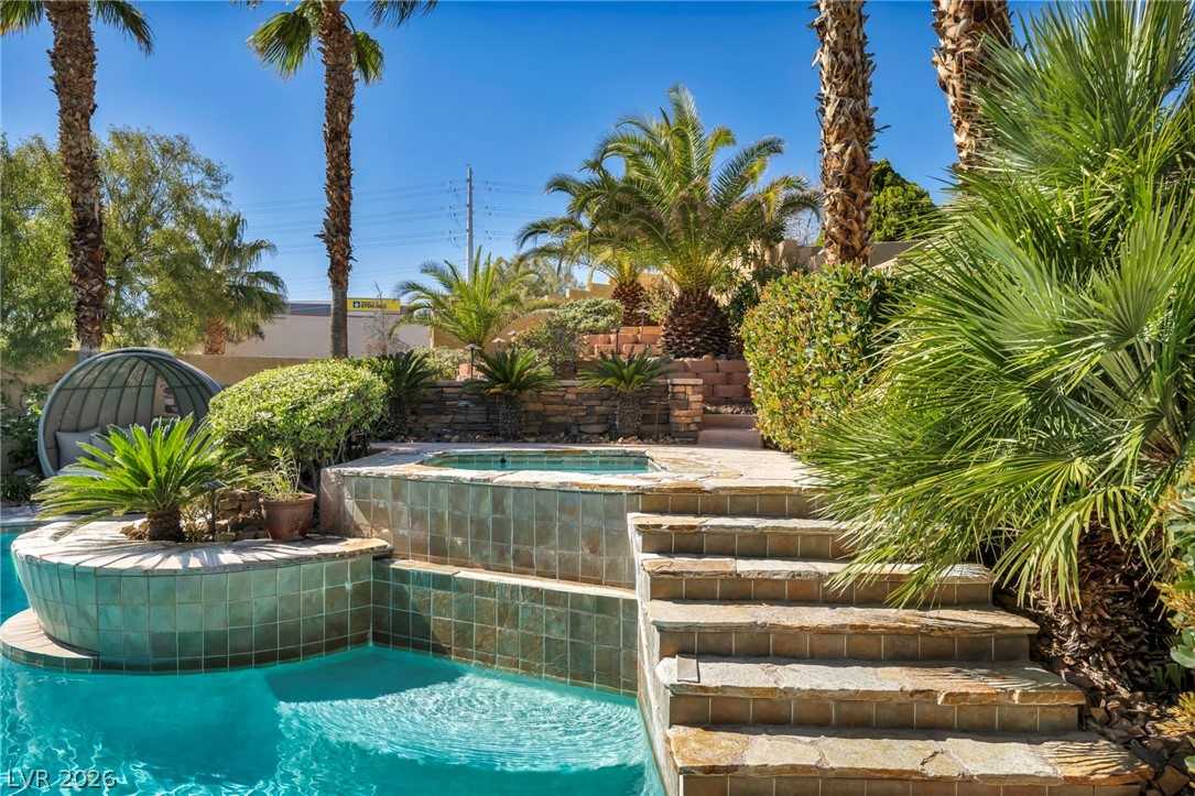 11212 Dell Cliffs Court