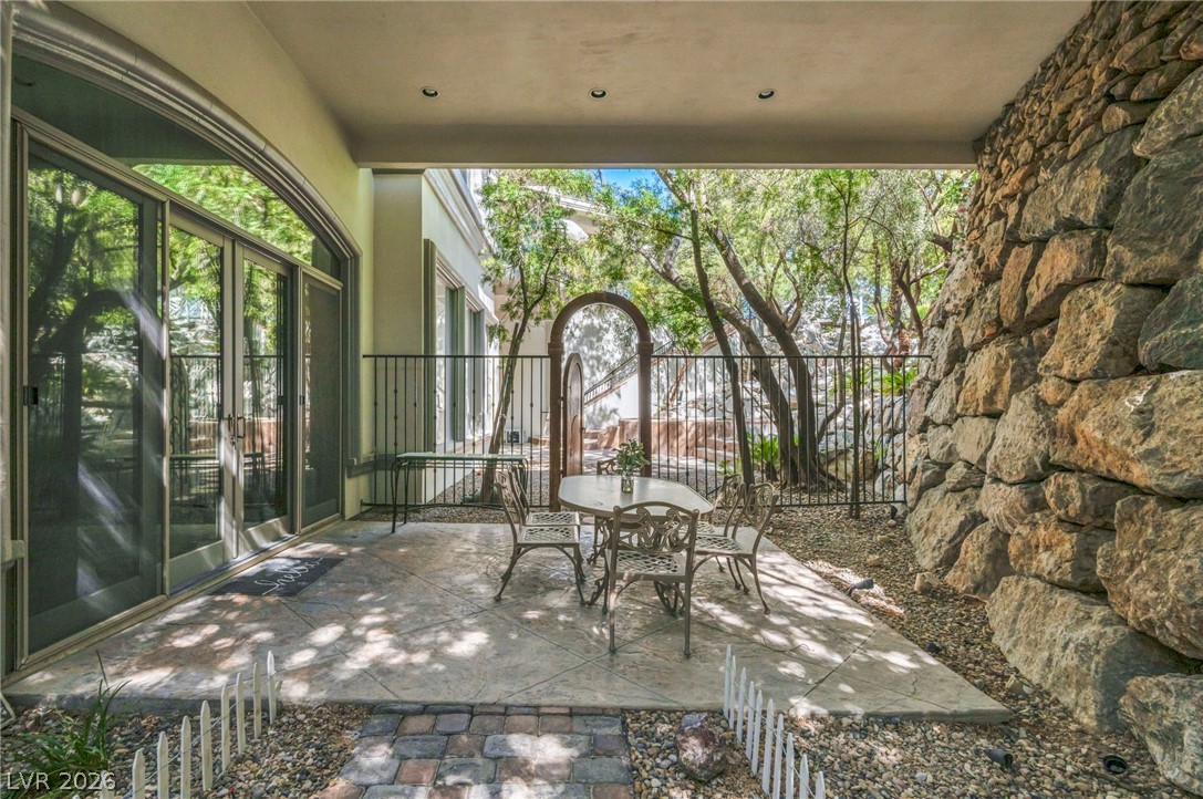 416 Saint Andrews Court