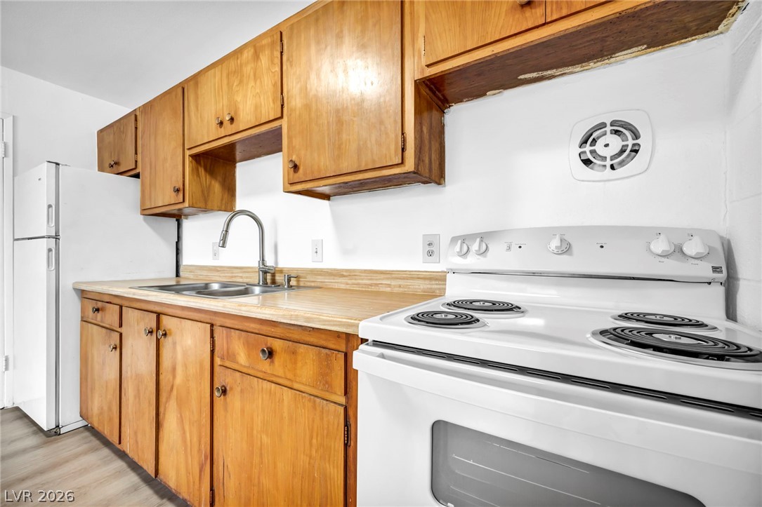 605 South Royal Crest Circle 6