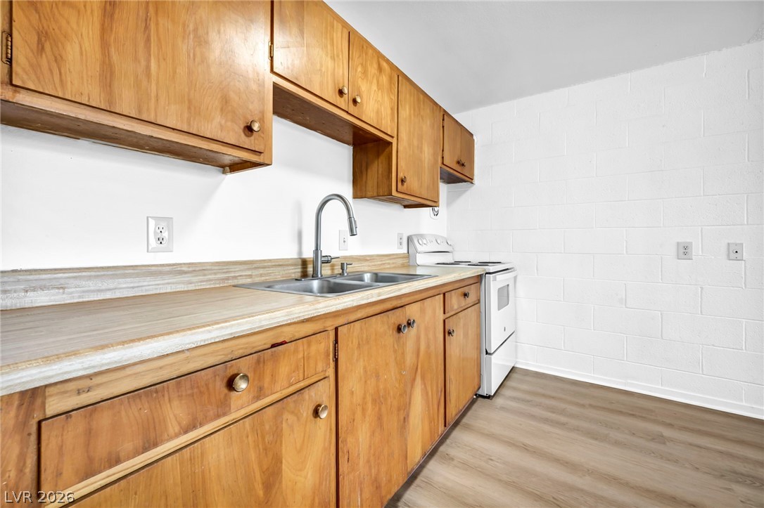 605 South Royal Crest Circle 6