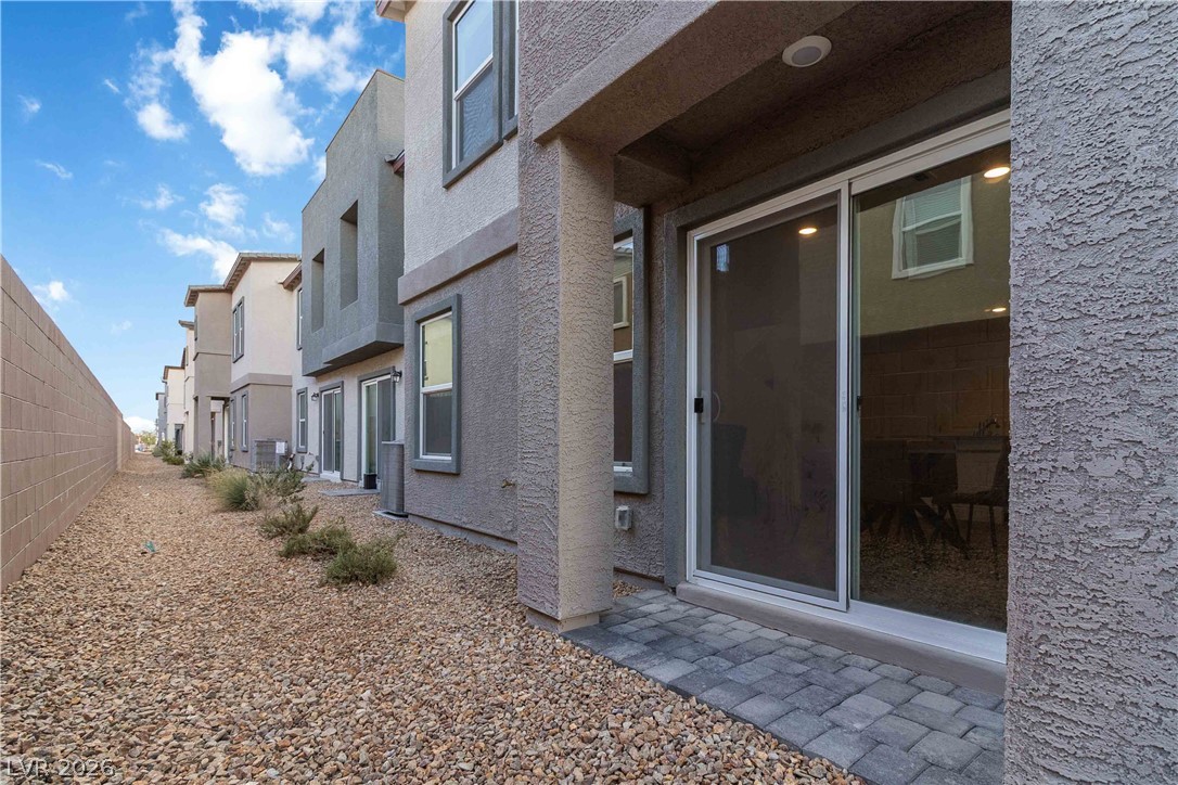 6156 Lily Garden Street