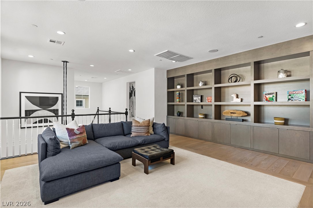 10125 Sequoia Glen Avenue