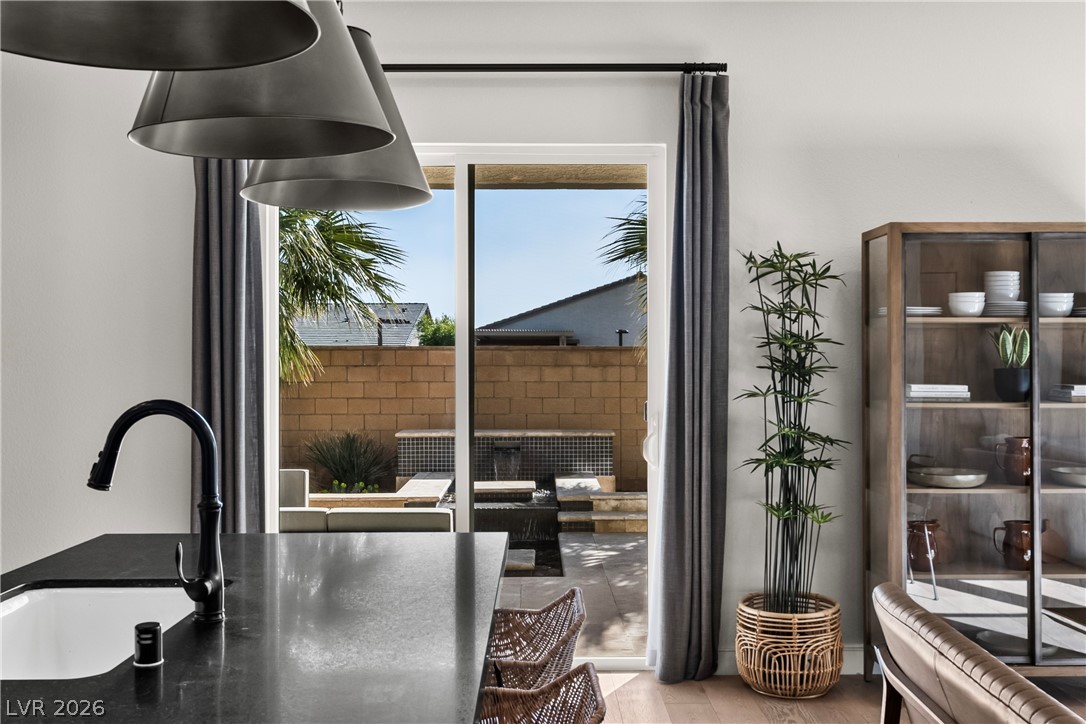 10125 Sequoia Glen Avenue