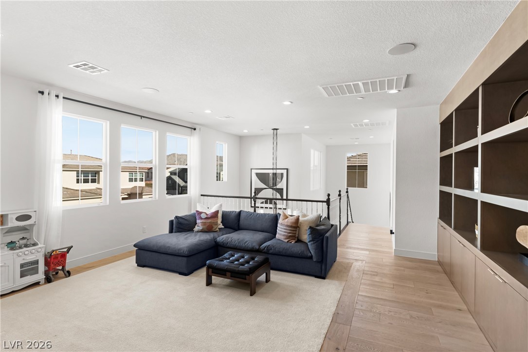 10125 Sequoia Glen Avenue