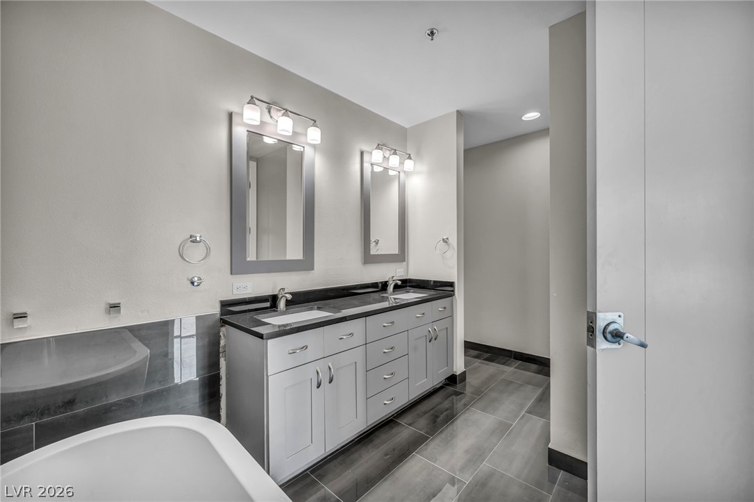 4525 Dean Martin Drive 2903