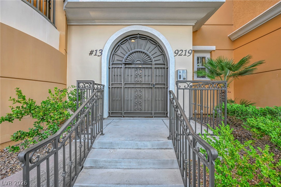 9219 Tesoras Drive 302