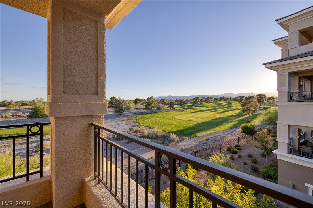 9219 Tesoras Drive 302