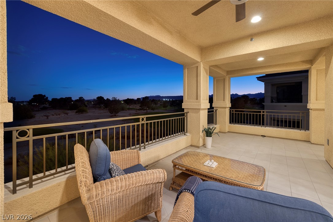 9219 Tesoras Drive 302