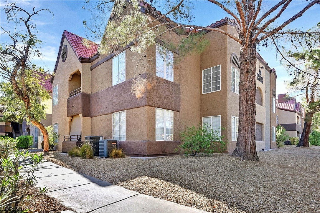 2200 South Fort Apache Road 2142