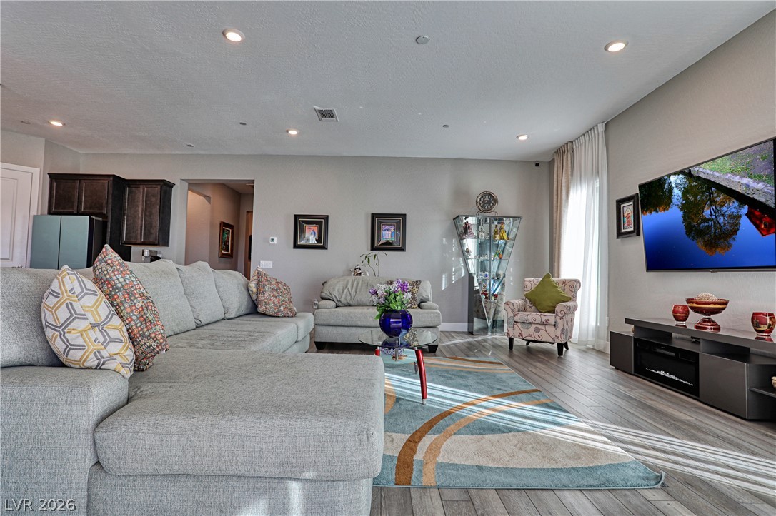 43 Autumn Palm Avenue