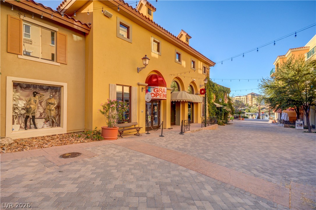 43 Autumn Palm Avenue