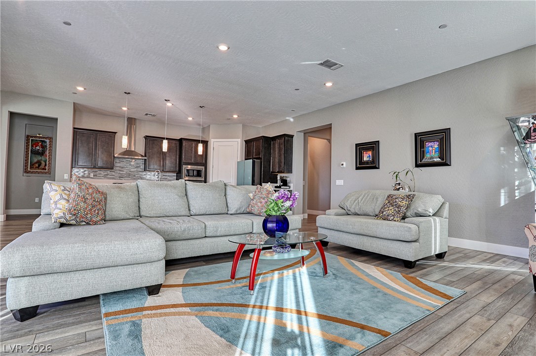 43 Autumn Palm Avenue