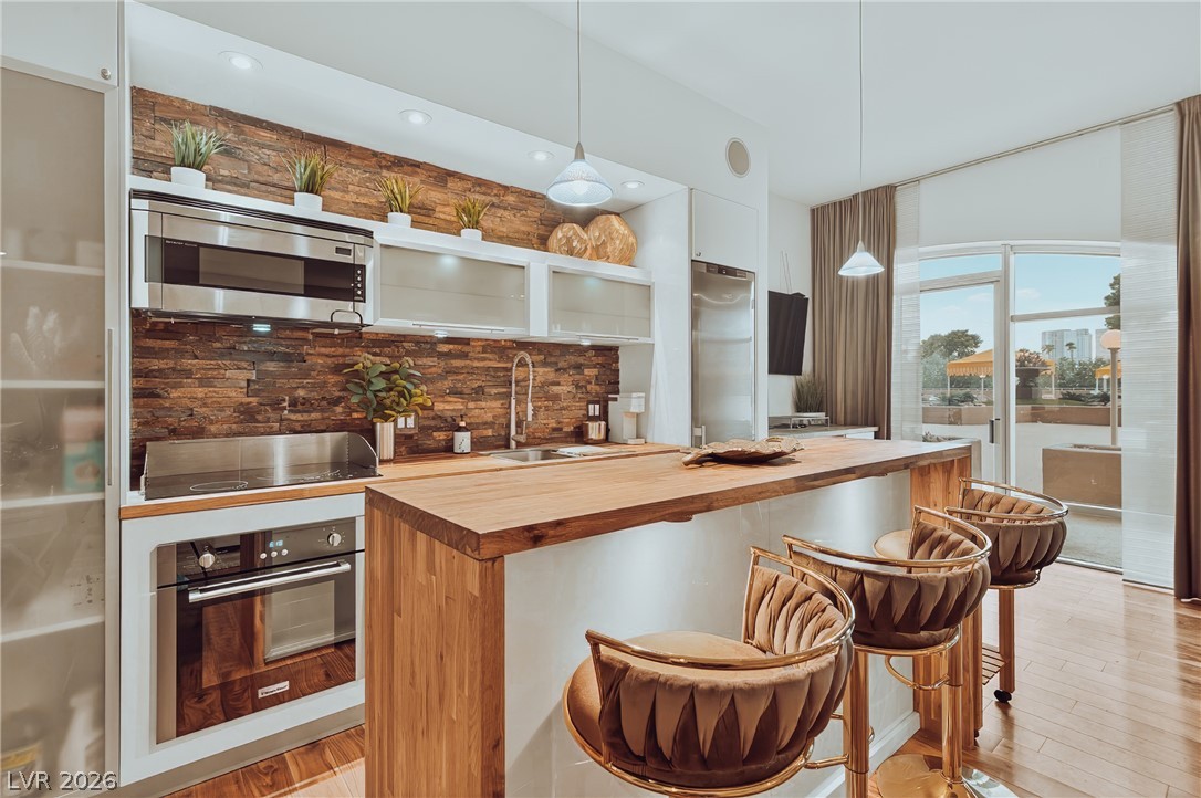 3111 Bel Air Drive 202