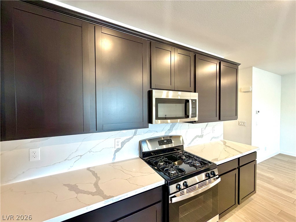 1502 Eva Crossing Place