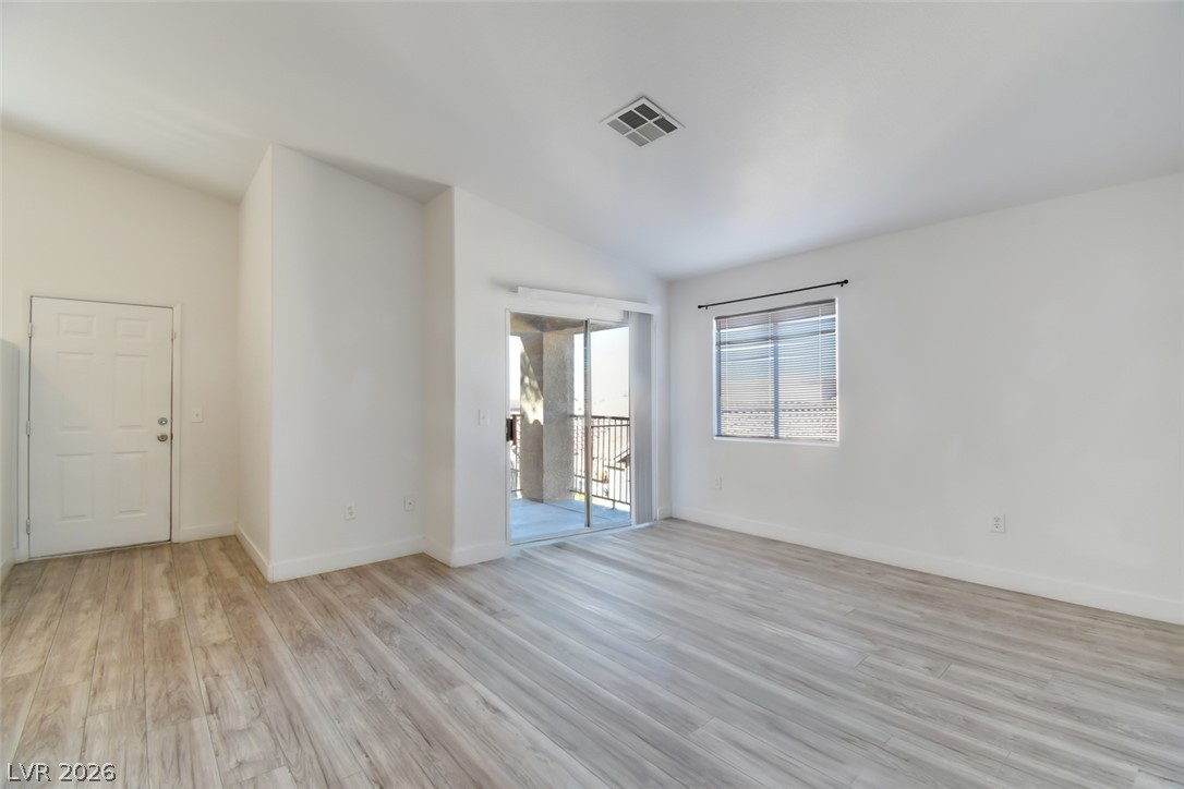 2110 Los Feliz Street 2084