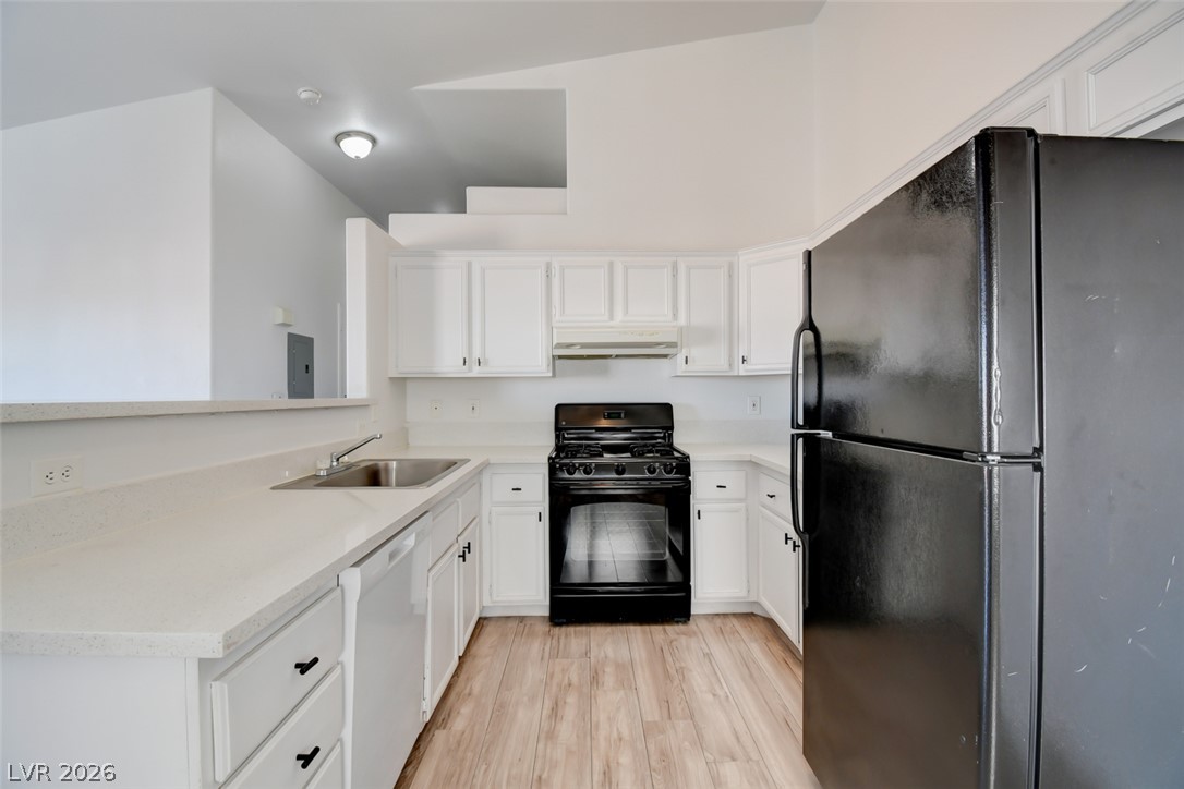 2110 Los Feliz Street 2084