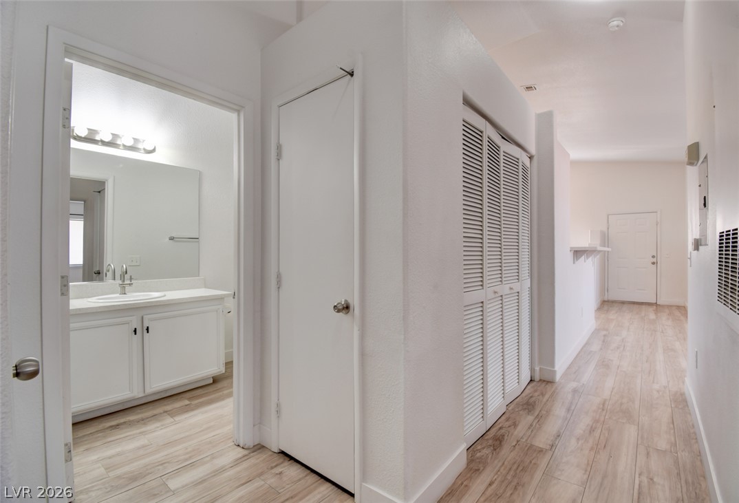 2110 Los Feliz Street 2084
