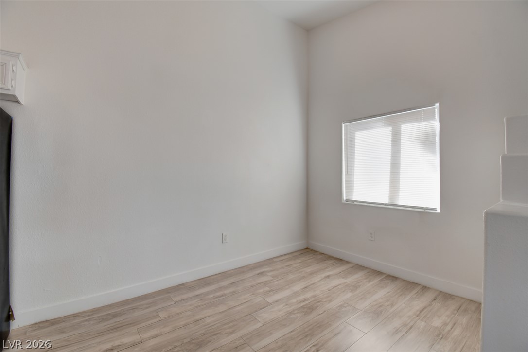 2110 Los Feliz Street 2084
