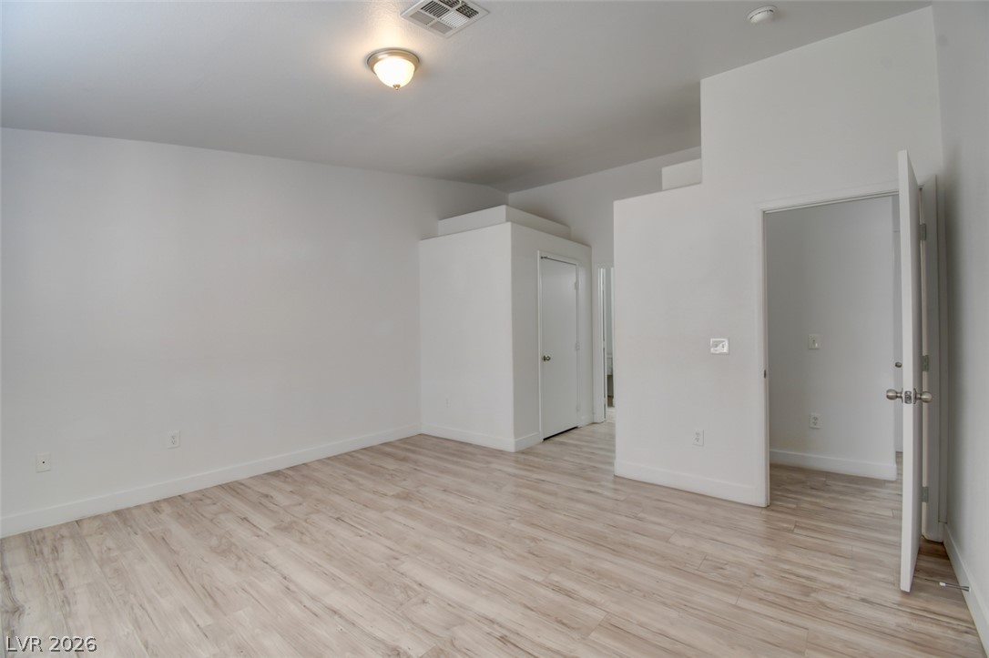 2110 Los Feliz Street 2084