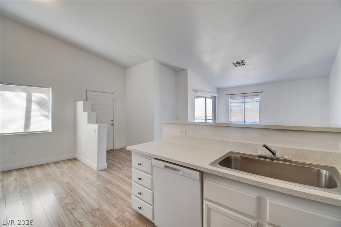2110 Los Feliz Street 2084