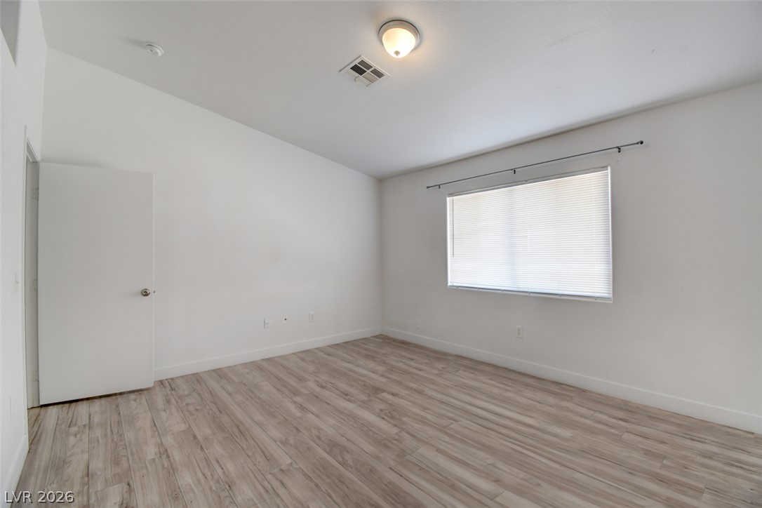 2110 Los Feliz Street 2084
