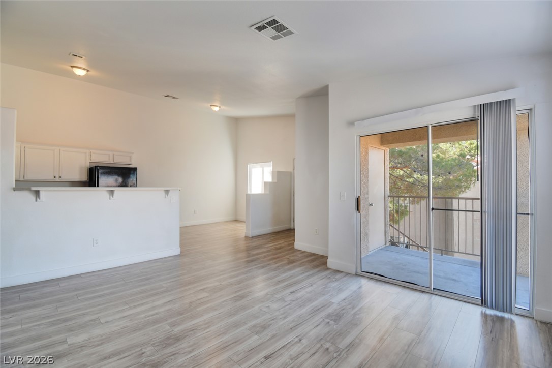 2110 Los Feliz Street 2084