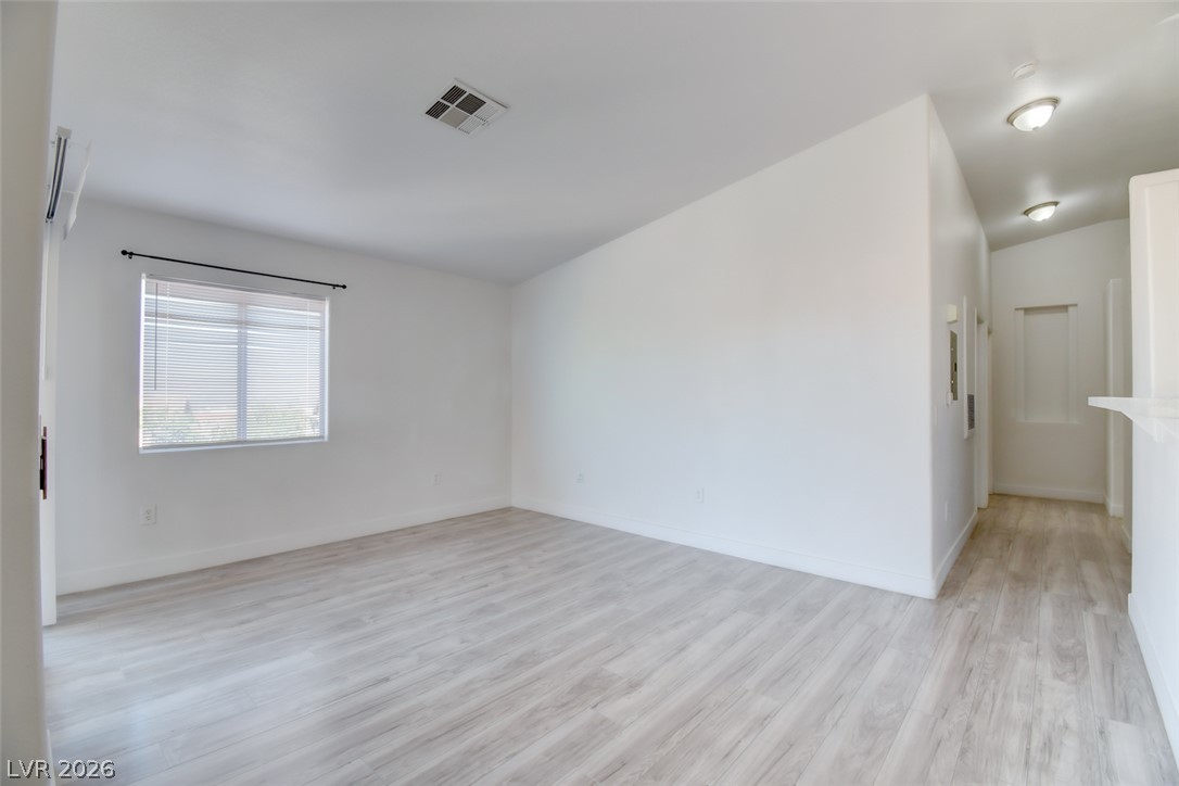 2110 Los Feliz Street 2084